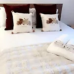 Village Pub Hotel
