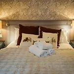 Hotel Village Pub 4*