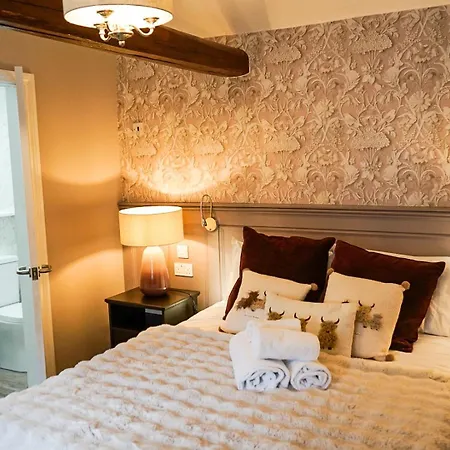 Village Pub Hotel 4*