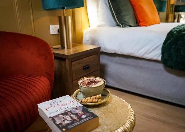 Village Pub Hotel 4*