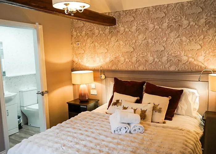 Village Pub Hotel 4*